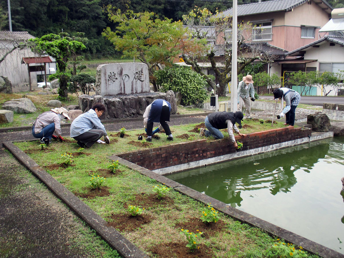 校庭もきれいに